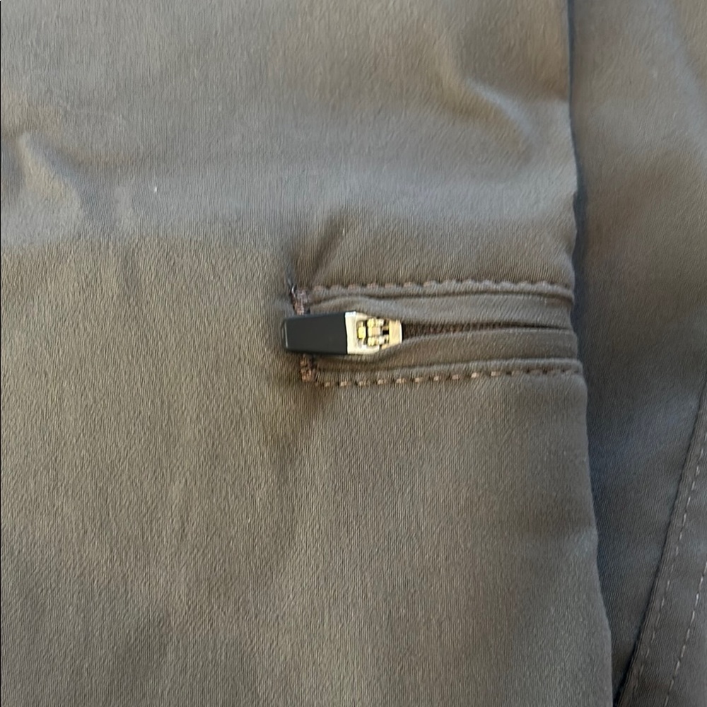 Wrangler Gray Cargo Pants with Modern Appeal - Picture 6 of 7